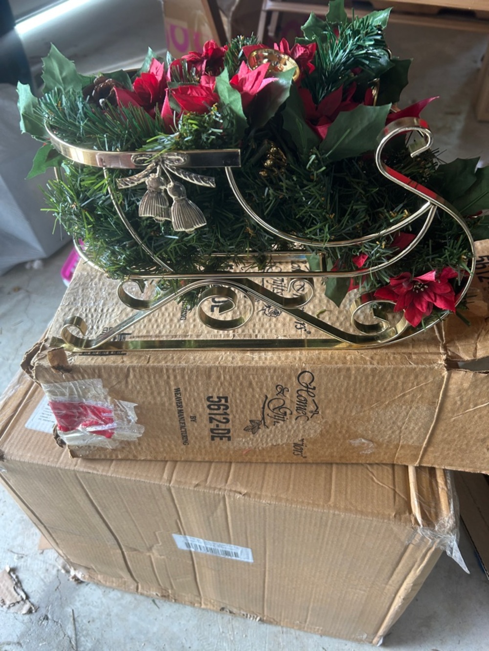 Home Interiors Gold Sleigh with Red Poinsettias and Green Foliage w/ orig box